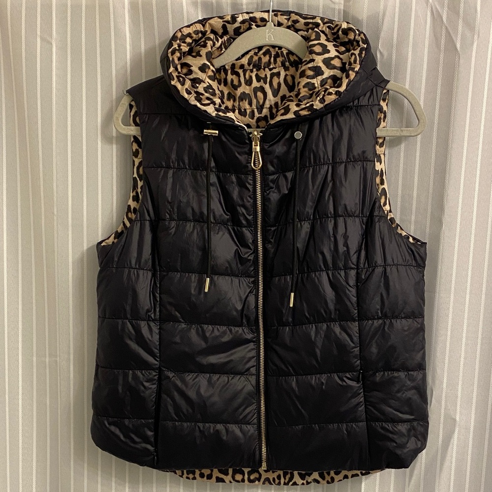 Chico’s Zenergy brand Black/ Animal Print Reversible Hooded Small Puffer Vest